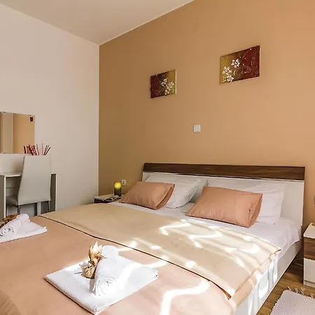 Stunning In * Ližnjan