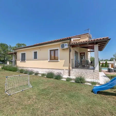 בית נופש 3 Bedroom In *