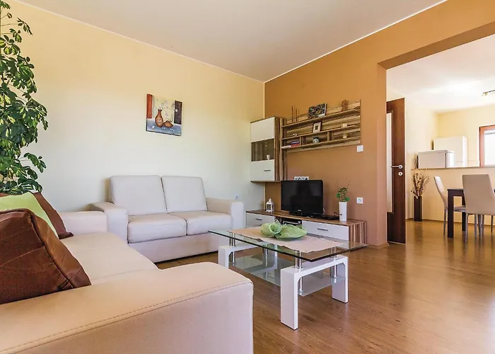 3 Bedroom In Feriehus Ližnjan