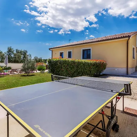 3 Bedroom In Holiday home