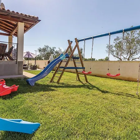 3 Bedroom In Holiday home