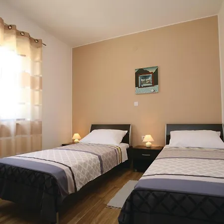 بيت للعطل Stunning Home In Liznjan